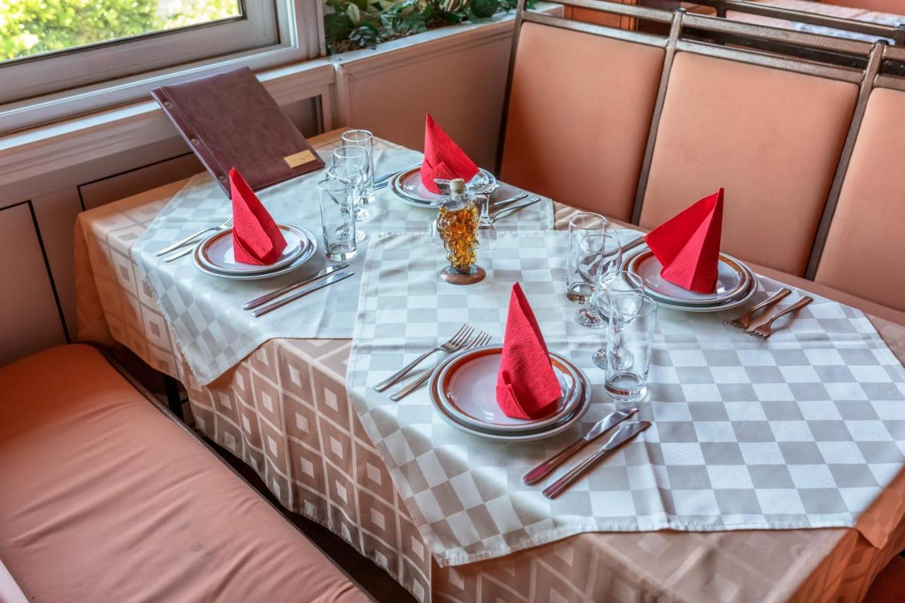Apartments Pod Lozom With Seaview Petrovac エクステリア 写真
